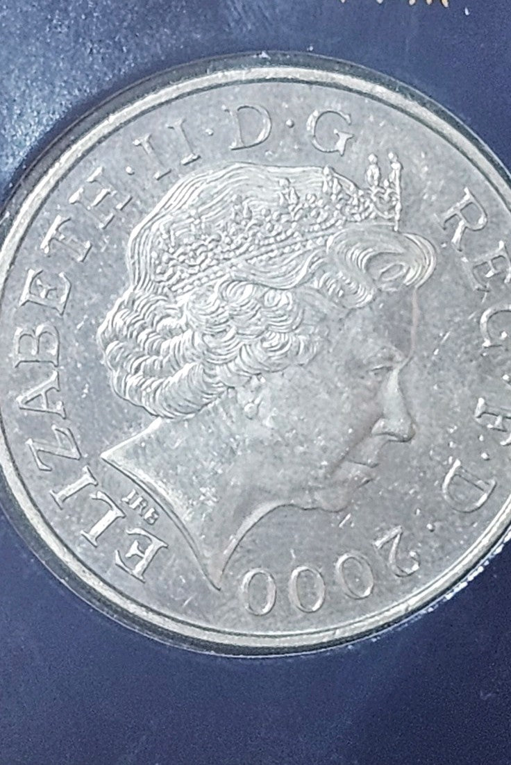 UK £5 Five Pounds Coin 2000 Queen Mother 100th Birthday – Change Checker Folder