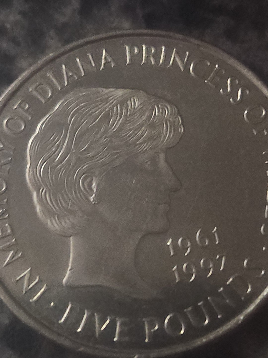 In Memory Of  Princess Diana of Wales 1961 -1997 £5 Five pound coin 1999