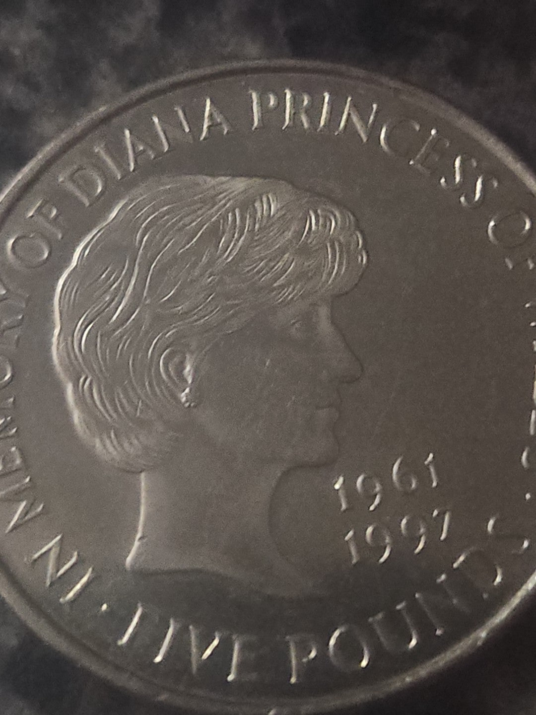 In Memory Of  Princess Diana of Wales 1961 -1997 £5 Five pound coin 1999
