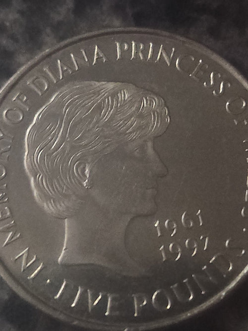 In Memory Of  Princess Diana of Wales 1961 -1997 £5 Five pound coin 1999