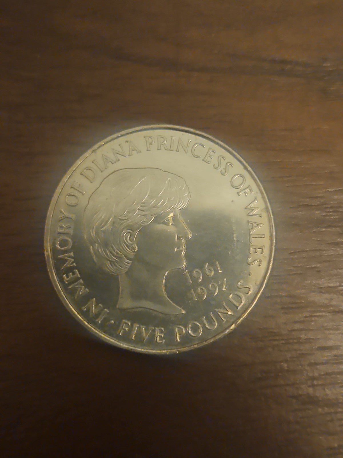 In Memory Of  Princess Diana of Wales 1961 -1997 £5 Five pound coin 1999